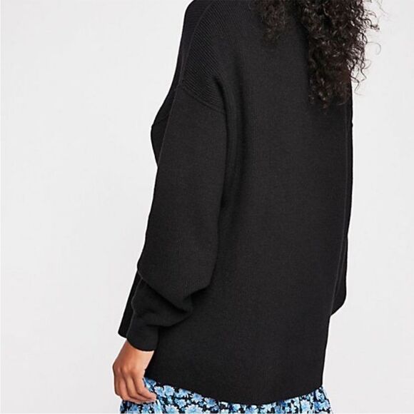 Free People Black Softly Structured Oversized Sweater! ❤️ - Picture 4 of 7